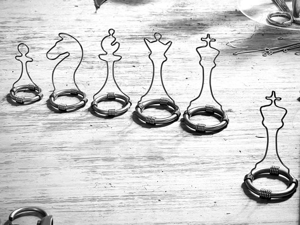 Image 29 from Wire Chess Set by Tim Elverston