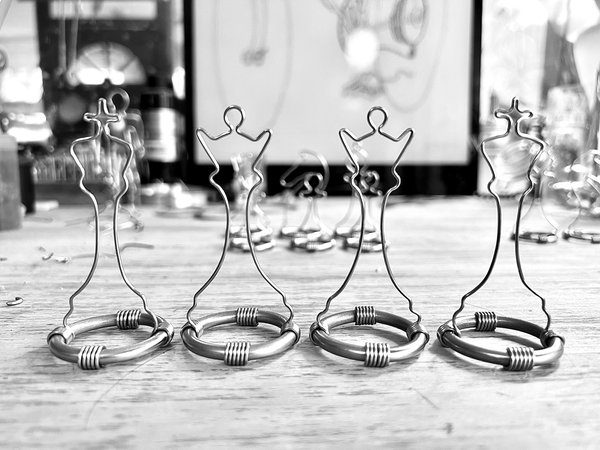 Image 47 from Wire Chess Set by Tim Elverston