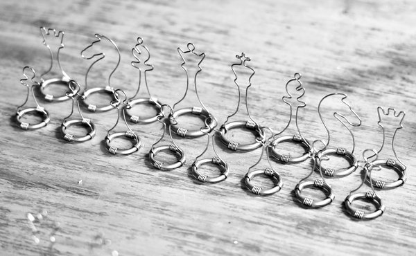 Image 76 from Wire Chess Set by Tim Elverston
